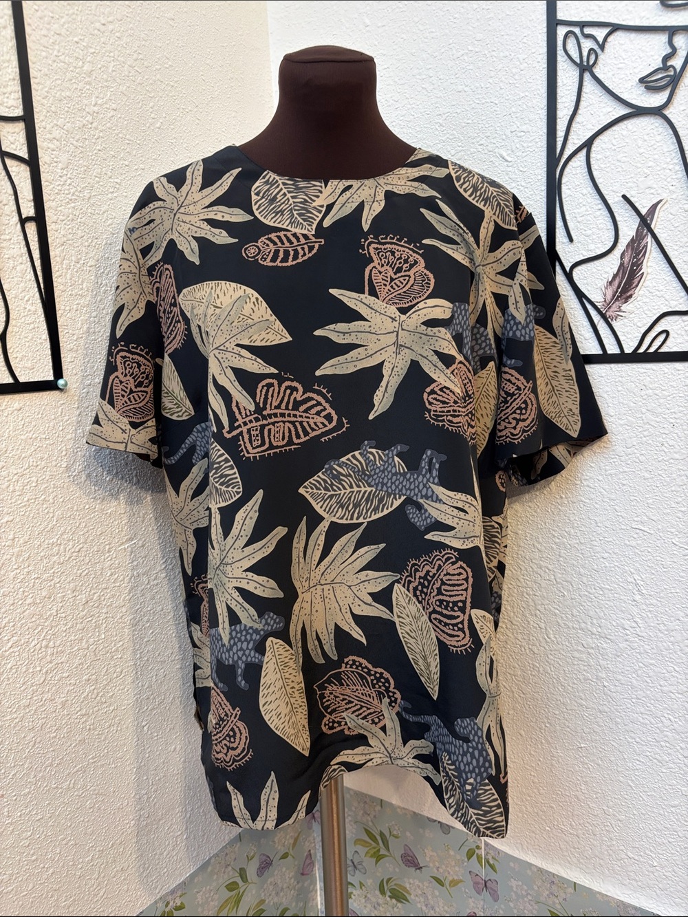 Vintage 1980’s K.C. Studio Black Tropical Print Short Sleeve Blouse. Size L.